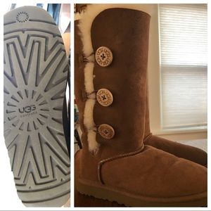 Triple Button UGG Boots! SZ 7